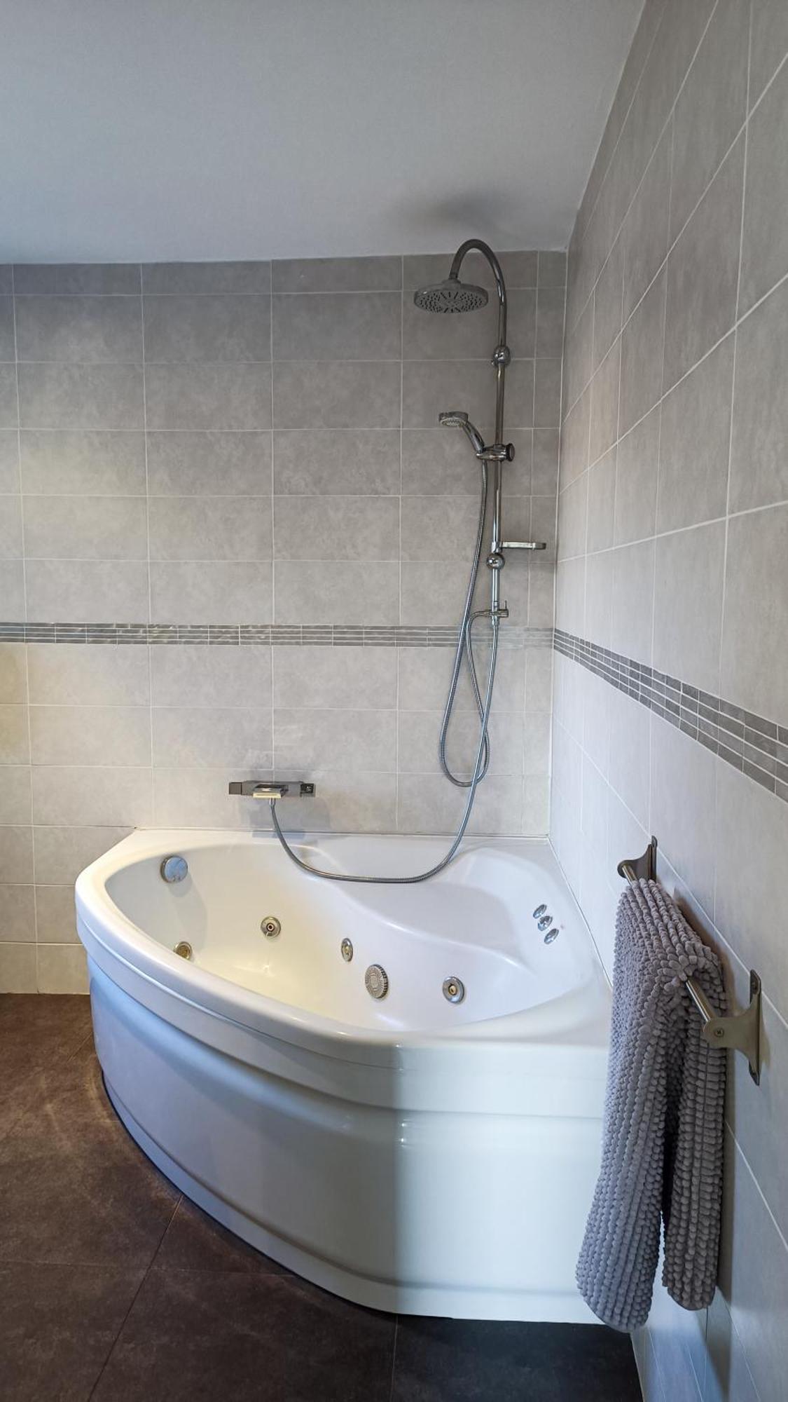 U Casone, B&W Modern Apartment, Spa, Wifi, Air-Conditioning, Free Parking, Decreasing Prices Aghione Kültér fotó
